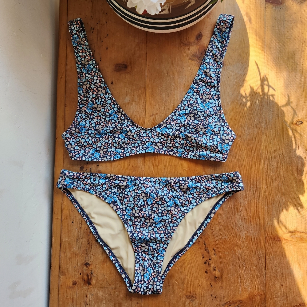 NWT Poppy Bikini Set in Navy - Picture 6 of 10